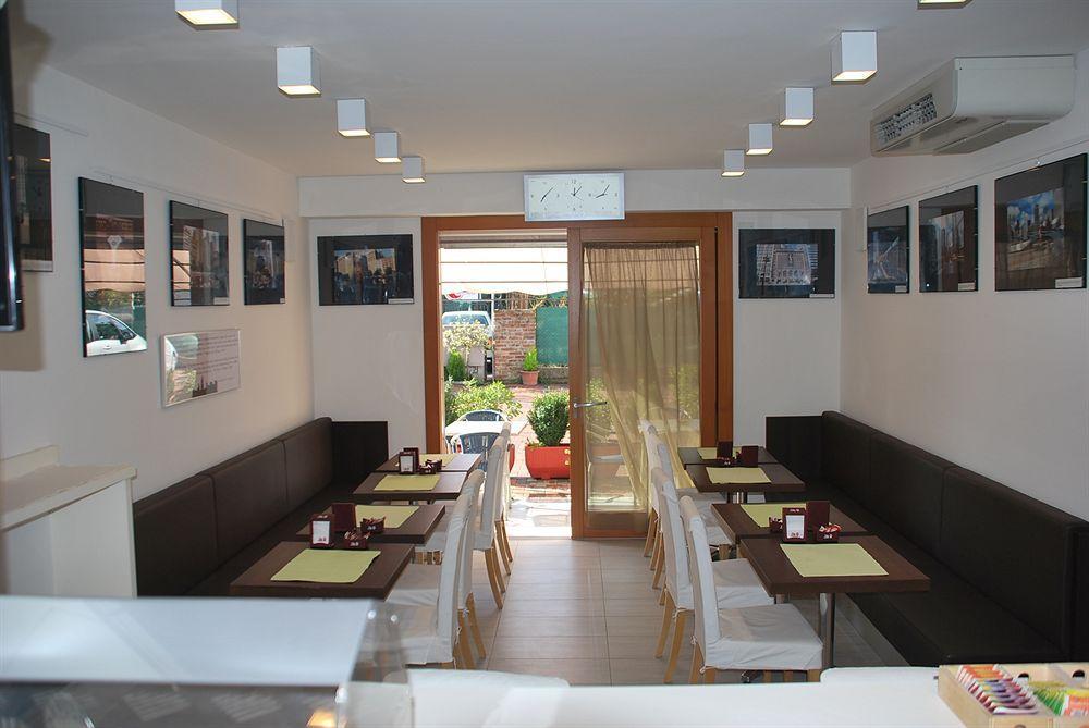 Hotel Mezzaluna Treviso Exterior photo